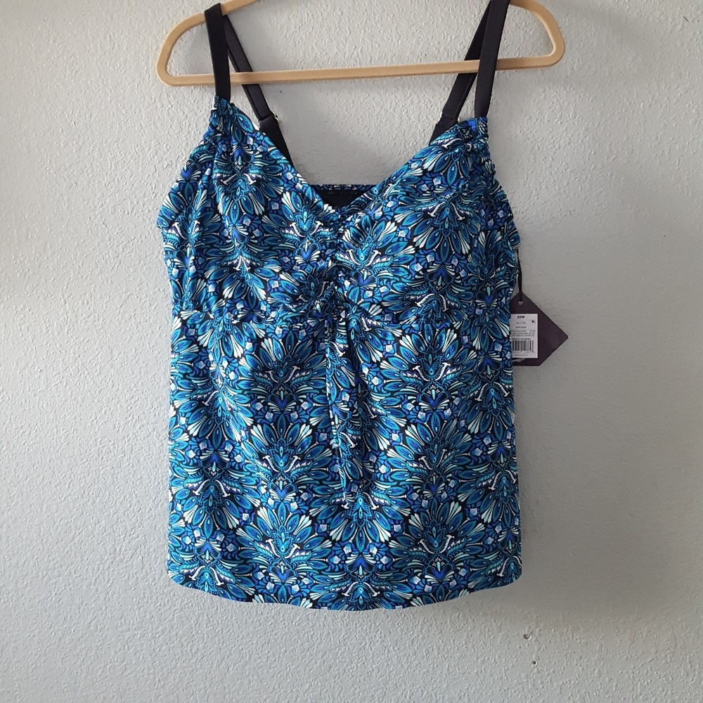 NWT Ava & Viv Paisley Swim Top